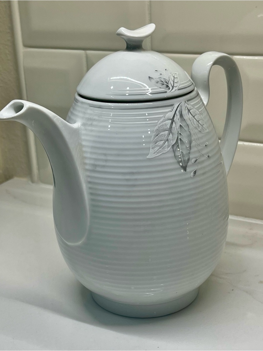 Pitcher/ Tea Pot Seltmann Weiden Bavaria Germany "Calypso" 29547 Stamped